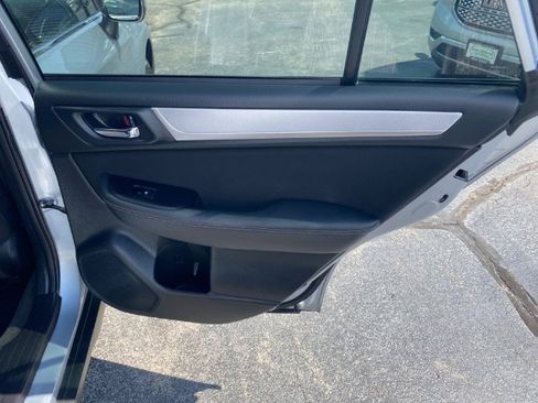 Used 2019 Subaru Outback 2.5i Premium image 14