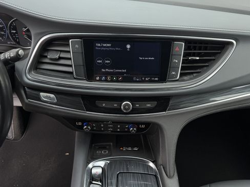 Used 2024 Buick Enclave Premium image 20