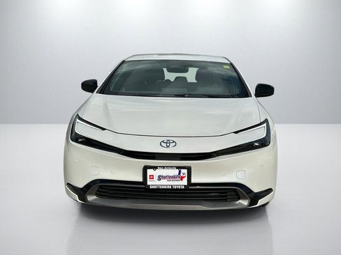 Used 2025 Toyota Prius XLE image 2