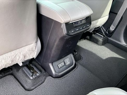 Used 2023 Toyota Highlander Limited FWD image 35
