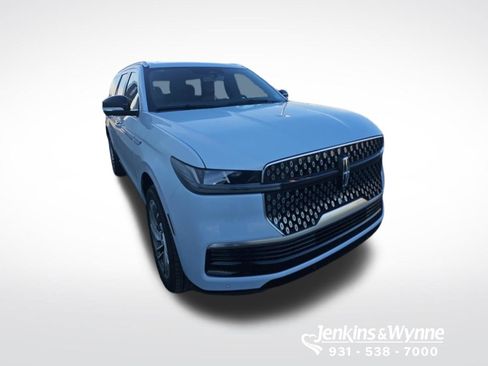 New 2026 Lincoln Navigator L Reserve AWD/4WD image 4