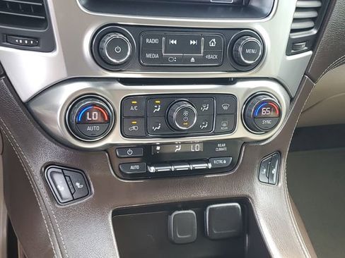 Used 2019 Chevrolet Suburban LT RWD image 26