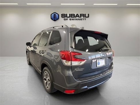 Used 2023 Subaru Forester Premium image 3