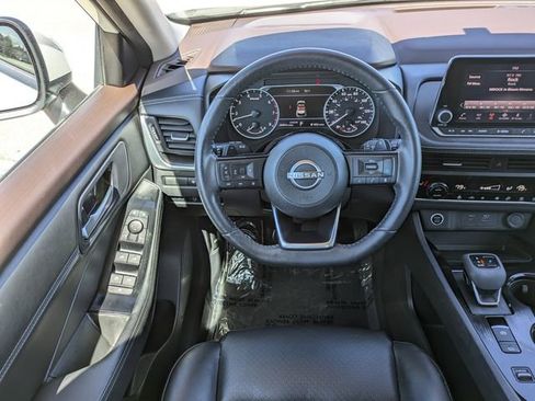 Used 2023 Nissan Rogue SV w/ SV Premium B Package image 17