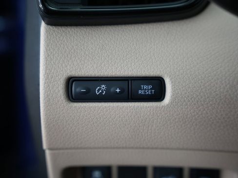 Used 2018 Nissan Rogue SV image 46