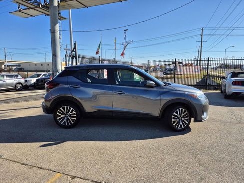 Used 2021 Nissan Kicks SV image 5