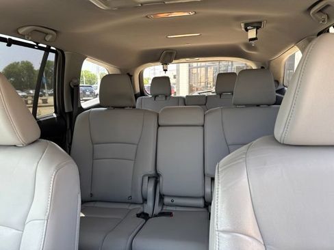 Used 2017 Honda Pilot Touring image 12