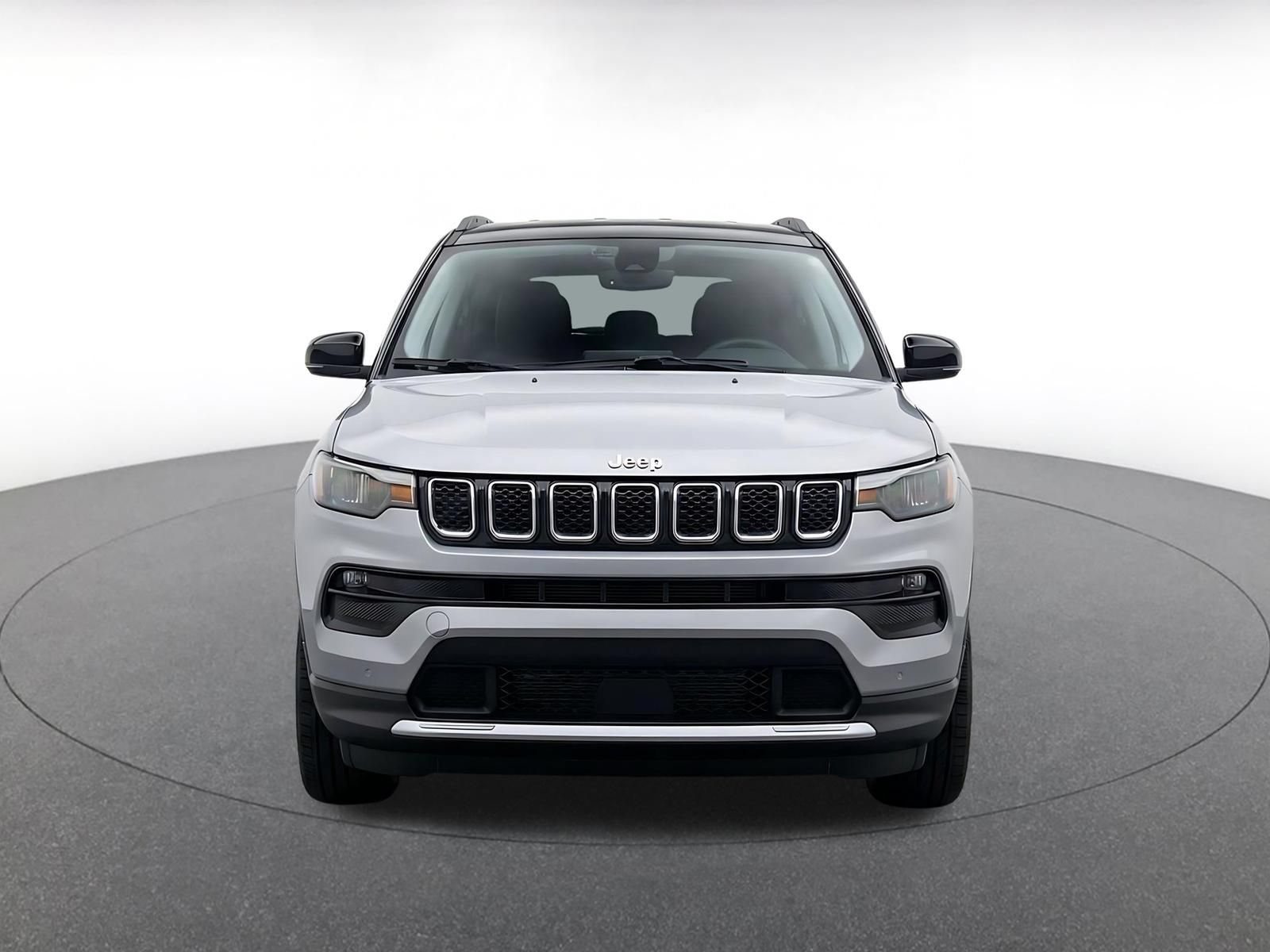 Used 2025 Jeep Compass Limited AWD/4WD image 2
