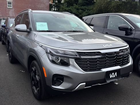 Used 2024 Kia Seltos EX image 3