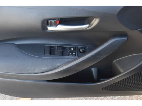 Used 2020 Toyota Corolla LE image 24