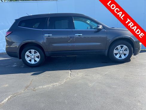 Used 2014 Chevrolet Traverse LT image 2