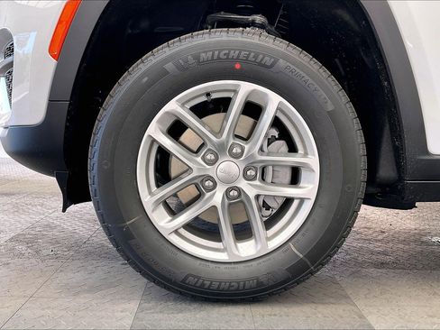 New 2025 Jeep Grand Cherokee Laredo X w/ Luxury Tech Group I image 14