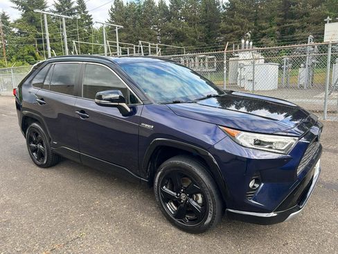 Used 2020 Toyota RAV4 XSE w/ XSE Grade Weather Package AWD/4WD image 3