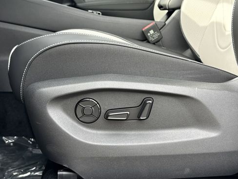 New 2026 Volkswagen Tiguan SE image 24