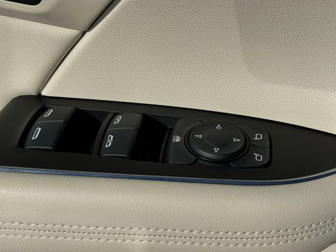 Used 2022 Buick Envision Avenir w/ Technology Package II image 16