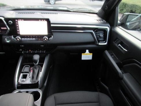 New 2026 GMC Canyon Elevation w/ Convenience Package image 15