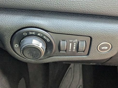 Used 2016 Chrysler 200 Limited w/ Anniversary Edition FWD image 22