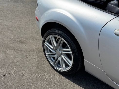Used 2006 MAZDA MX-5 Miata Sport RWD image 25