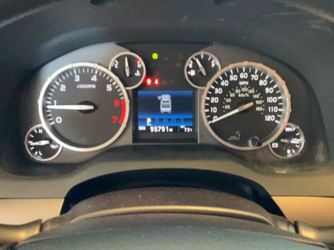 Used 2015 Toyota Tundra SR5 w/ T4 Package AWD/4WD image 12