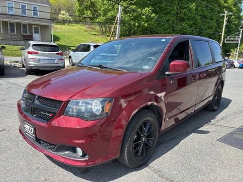 Used 2020 Dodge Grand Caravan SXT w/ Driver Convenience Group FWD image 3