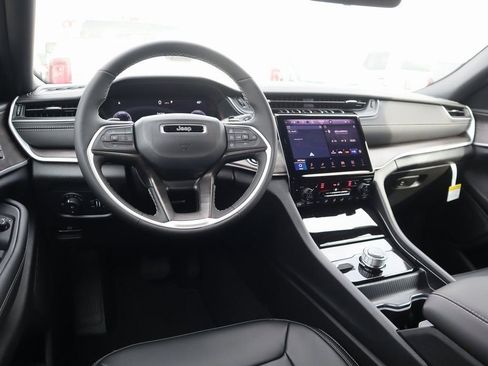 New 2025 Jeep Grand Cherokee L Limited AWD/4WD image 2