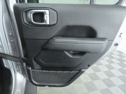 Used 2021 Jeep Wrangler Unlimited Sahara image 28