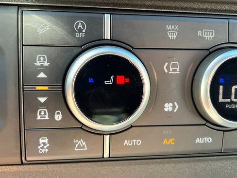 Used 2023 Land Rover Defender 130 X-Dynamic SE image 40