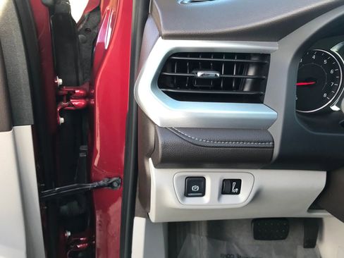 Used 2019 GMC Acadia SLT image 17