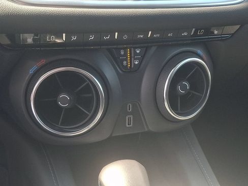 Used 2020 Chevrolet Blazer LT AWD/4WD image 15
