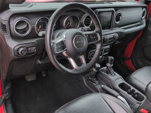Used 2018 Jeep Wrangler Unlimited Sahara AWD/4WD image 10