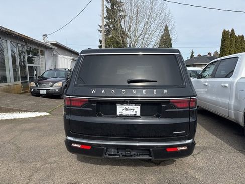 Used 2024 Jeep Wagoneer Series II w/ Flexible Seating Group image 4