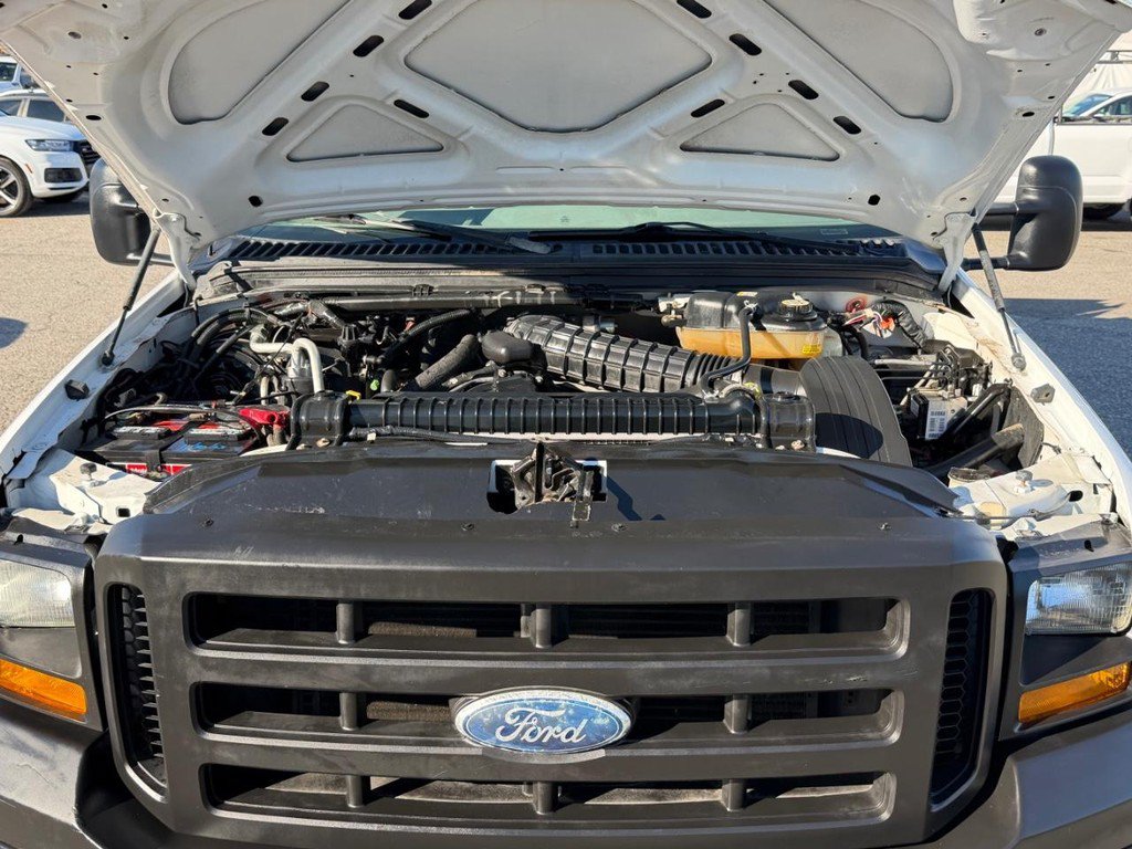 Used 2006 Ford F550 2WD Regular Cab Super Duty image 39