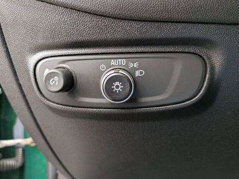 Used 2018 Chevrolet Equinox LT image 16