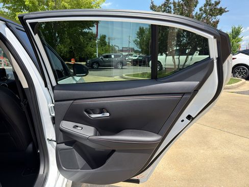 Used 2024 Nissan Sentra SR w/ SR Premium Package FWD image 15