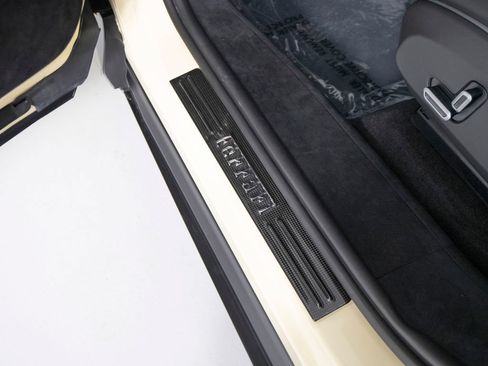 Used 2025 Ferrari Purosangue AWD/4WD image 11