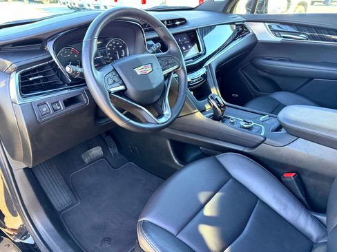 Used 2025 Cadillac XT6 Premium Luxury image 11