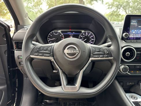 Used 2025 Nissan Sentra SV FWD image 25