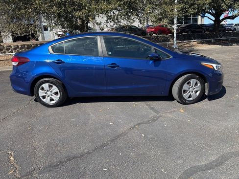 Used 2018 Kia Forte LX image 2