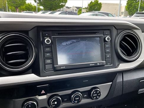 Used 2018 Toyota Tacoma SR5 AWD/4WD image 26