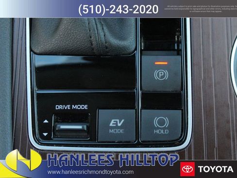 Used 2024 Toyota Sienna XLE image 27