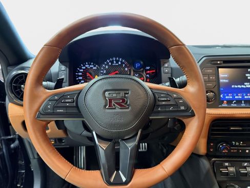 Used 2021 Nissan GT-R Premium image 32