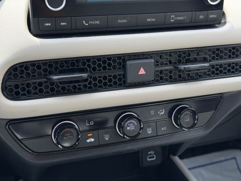 Used 2023 Honda HR-V LX image 18