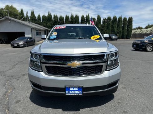 Used 2017 Chevrolet Suburban LT RWD image 2