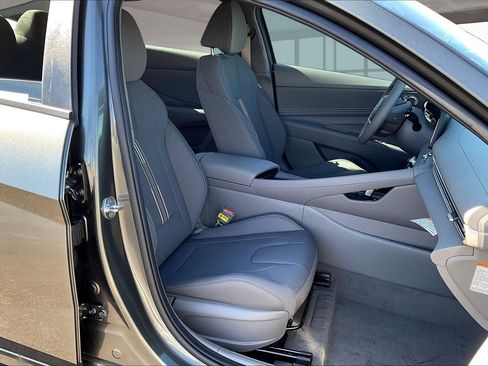 New 2025 Hyundai Elantra SEL image 11