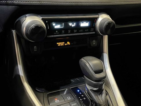 Certified 2021 Toyota RAV4 LE image 23