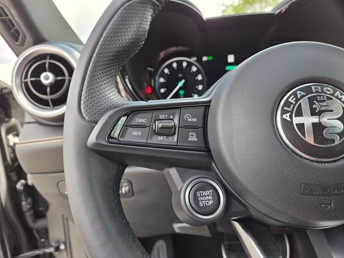 Used 2025 Alfa Romeo Tonale w/ Premium Package image 25