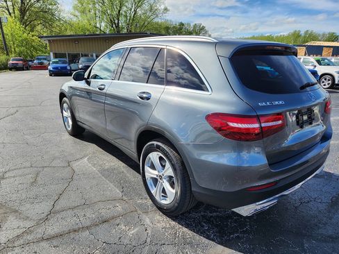 Used 2017 Mercedes-Benz GLC 300 4MATIC w/ Premium 2 Package image 3