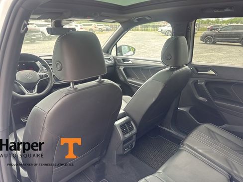 Used 2022 Volkswagen Tiguan SE R-Line image 11