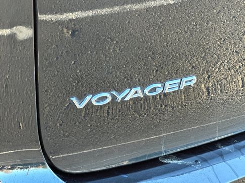 Used 2021 Chrysler Voyager Lxi image 21