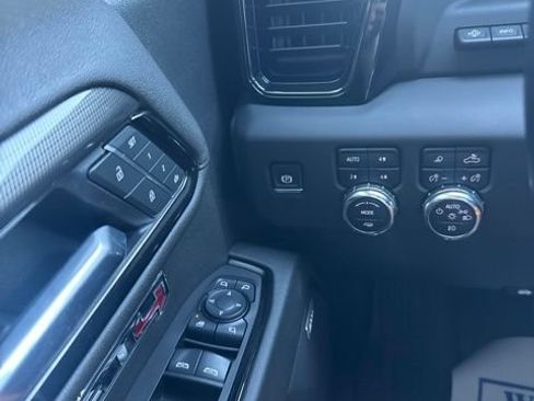 Used 2025 GMC Sierra 1500 AT4 w/ AT4 Premium Package AWD/4WD image 21